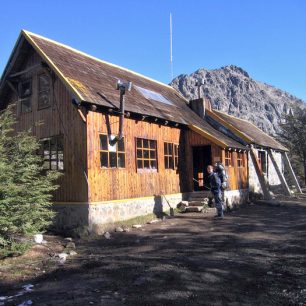 Trek v NP Nahuel Huapi - sestup do Colonia Suiza