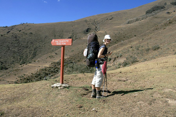 Trek pod severní stěnou Alpamaya