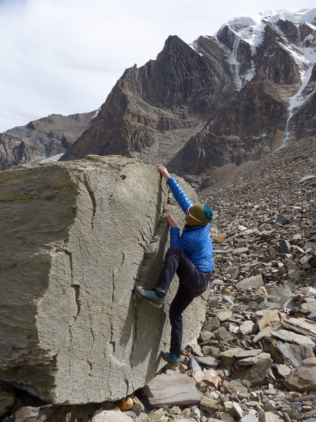 Bouldering v BC pod Dhaulagiri, foto: Rastislav Peťo