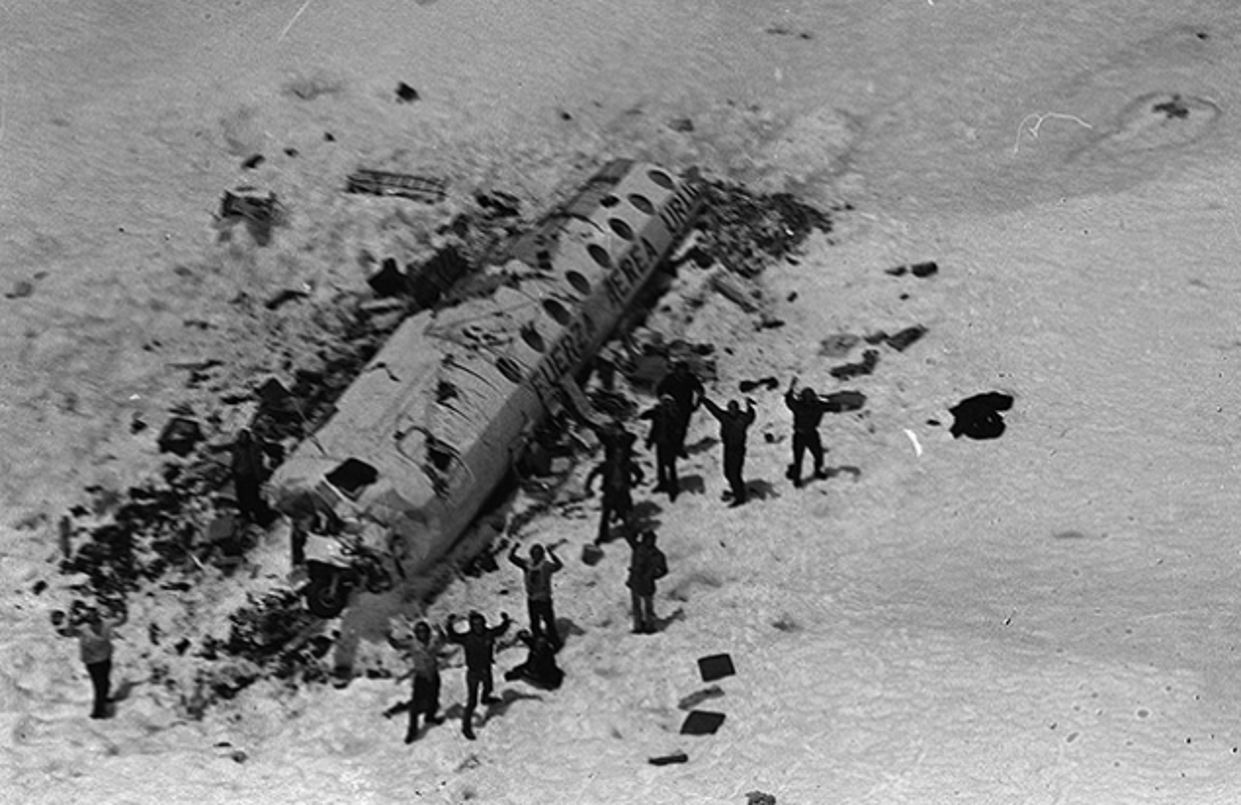 1972 год крушение. Нандо Паррадо чудо в Андах. Катастрофа FH-227 В Андах каннибализм.