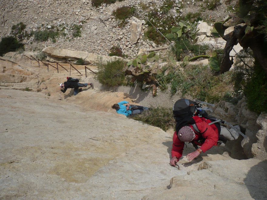 Caminito del Rey - začátek cesty ve stěně