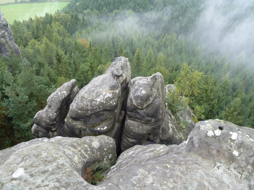 Pohled přes severní okraj dolů