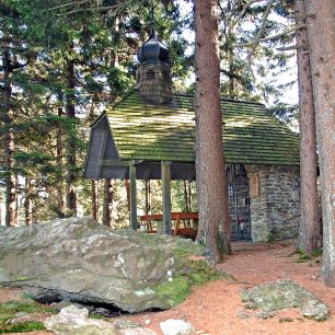 Kaplička pod Malým Ostrým