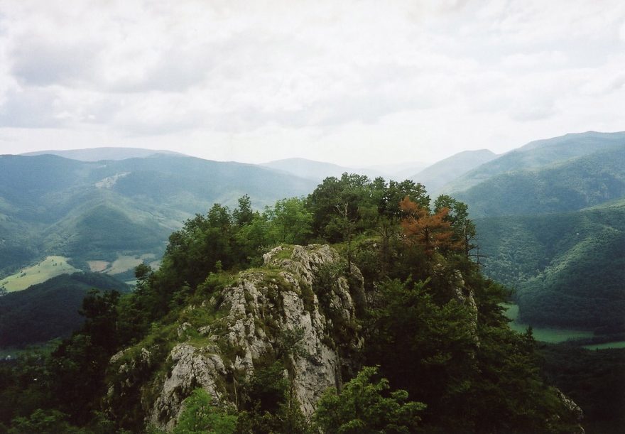 Pohled na Nízké Tatry přes severní cíp Cigánky