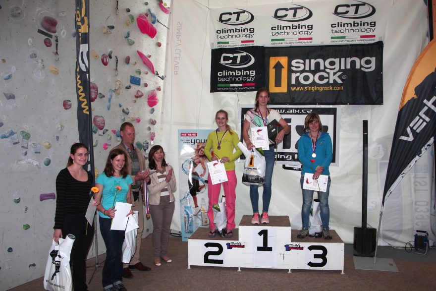 Stupně vítězů - ženy, ©Vertikon - Singing Rock