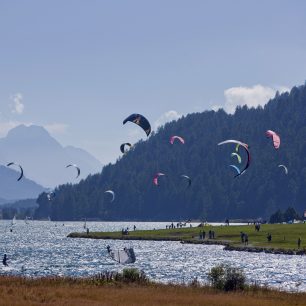 Kiting na jezeře Silvaplana / © swiss-image.ch/Christof Sonderegger