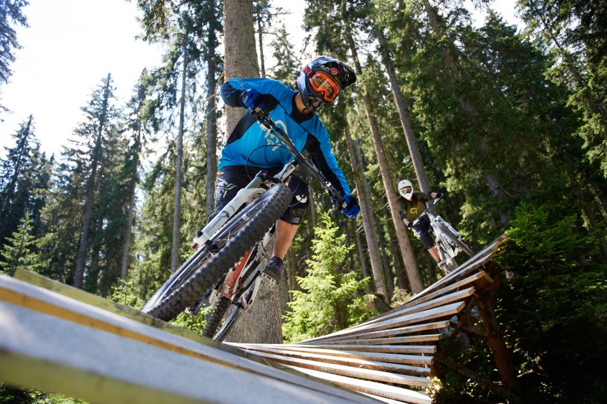 Dřevěné lávky na singltreku / © swiss-image.ch/Stefan Schlumpf