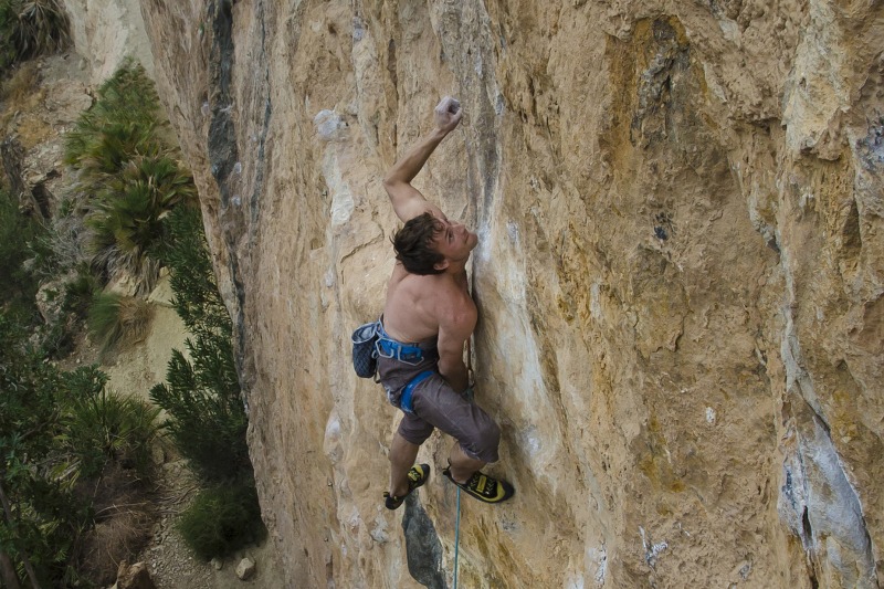 Jožo Krištoffy při lezení v Chulille