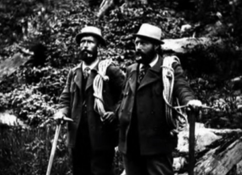 Elegání s konopnými lany a turistickými holemi - typický britský horolezec v polovině 19. století