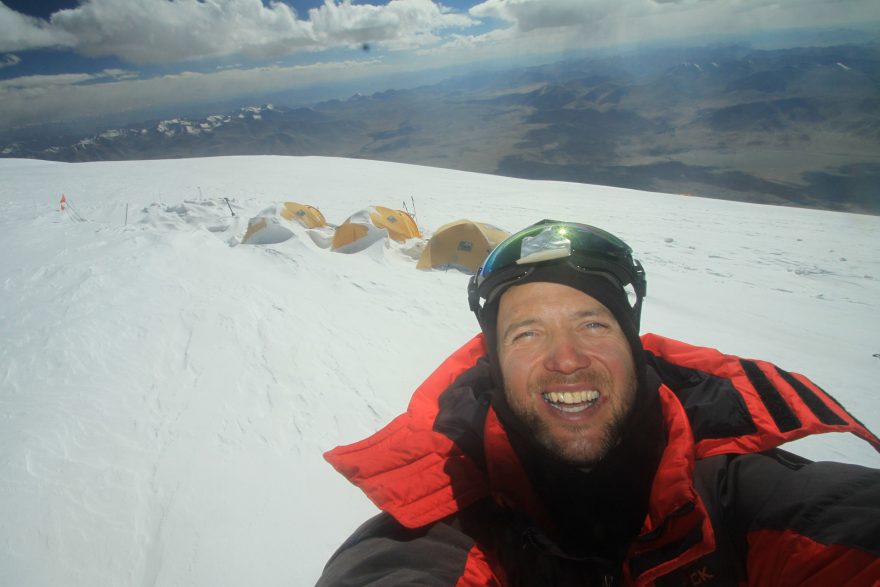 Radost z dosažení nejvyššího tábora ve výšce 6800m