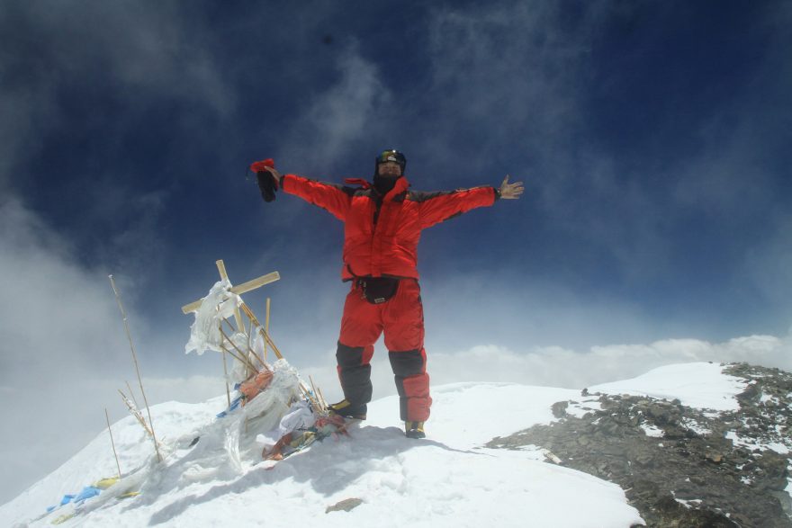 Slzám z dojetí jsem se po dobití 7509m vrcholu neubránil