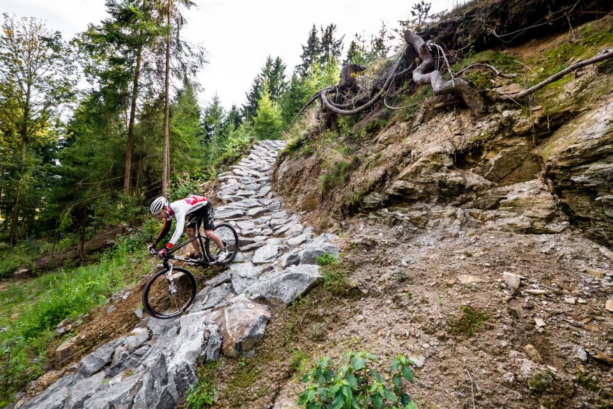 Náročné technické pasáže World Cup Trailu v Cyklo Aréně Vysočina, foto Petr Slavík