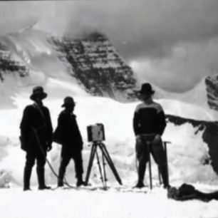 Ve stejné době, kdy rodilo moderní horolezectví zažil rozvoj také svět fotografie, což pomohlo zážitky z hor lépe předat