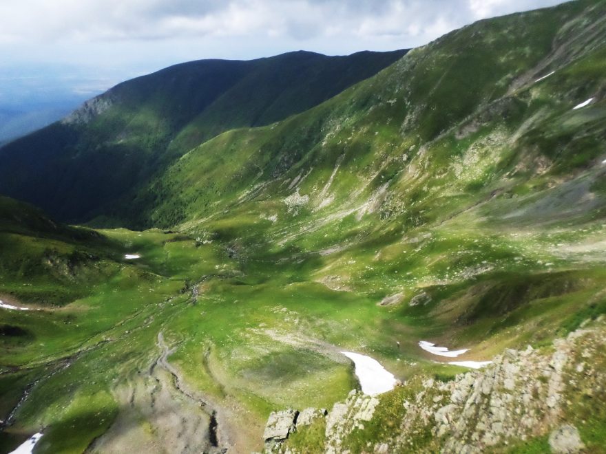 Výhled z výstupu od jezera Avrig