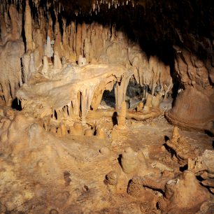 Pohádková jeskyně, jezírkove sintry