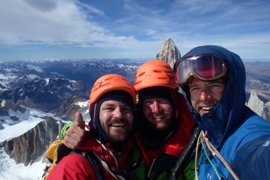 Na vrcholu Cerro Torre, zleva Stano Filkor, Mišo Sabovčík a Ján Smoleň