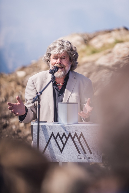 Řeč Reinholda Messnera při slavnostním otevření – © www.wisthaler.com