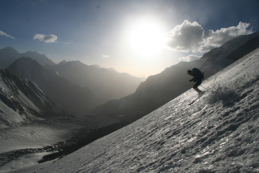 Sjezd Pik Cetyrjoch (6 230 m), Pamír
