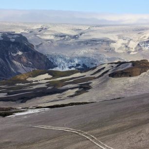 Island je země jiných rozměrů. Ledovcová masa sněhu a ledu ohromí snad každého.