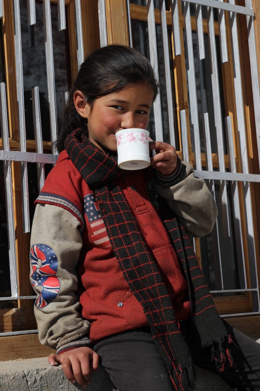 Když se ztratíte, dostanete čaj, úsměv a přátelský doprovod až k té správné odbočce. Ladakh, Indie