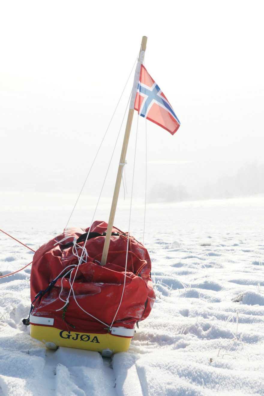 Sáně pojmenované podle Amundsenovy lodi Gjoa