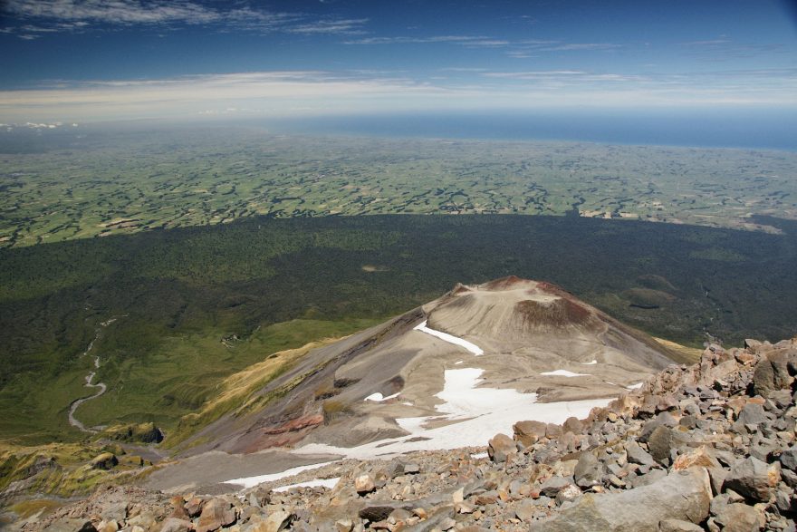 Pohled z vrcholu Mt Taranaki