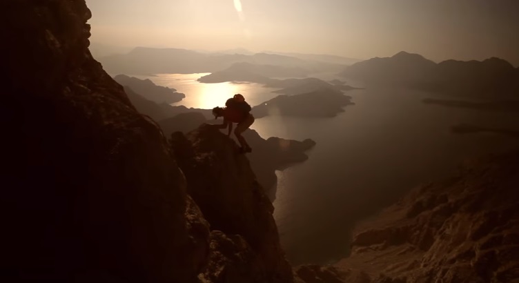 Vápencové stěny kolem Splitu mohou mít až 300 metrů