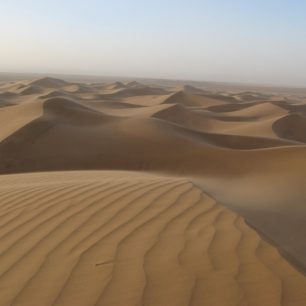 Rozdíl mezi letní a zimní Saharou - méně lidí, příjemnější teploty, nížší ceny