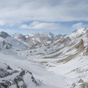 Trek přes sedlo Yogma-la (4700 m)