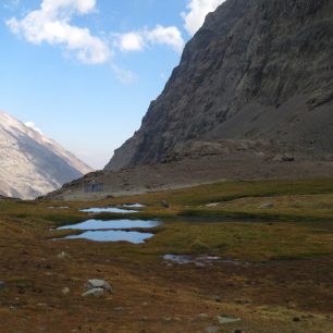 Pastviny na náhorní plošině těsně pod ledovcem.