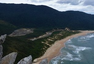 Pláž Lagoinha do Leste na ostrově Santa Catarina
