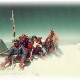 Zmiňovaná  japonská expedice, tři dny po tragédii, vystoupila na vrchol