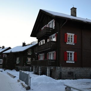 Andermatt na vás dýchne pravým klidem horského městečka.