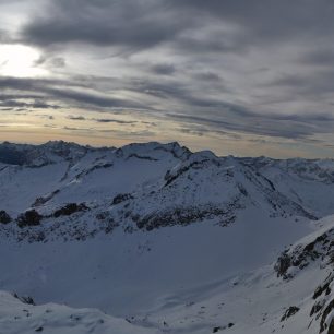 Z vrchní stanice lanovky na Gemsstock je údajně vidět na 600 vrcholů.