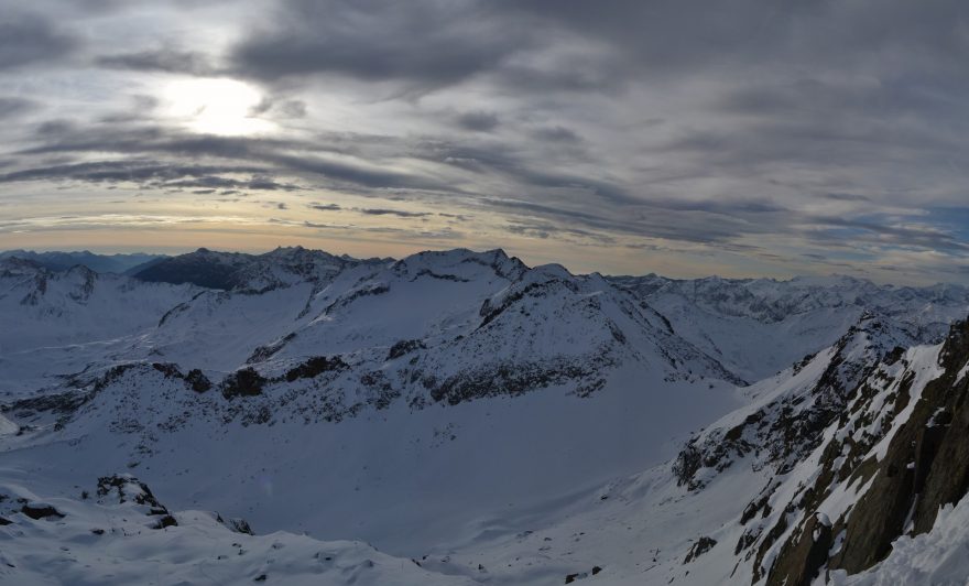 Z vrchní stanice lanovky na Gemsstock je údajně vidět na 600 vrcholů.