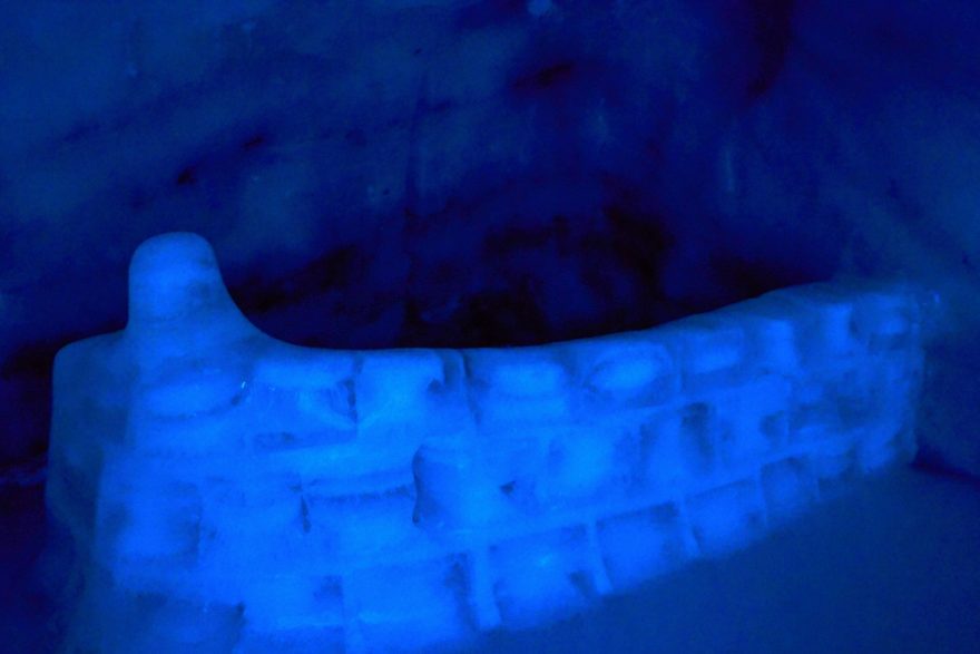 Ledový bar v ledové jeskyni, Titlis.