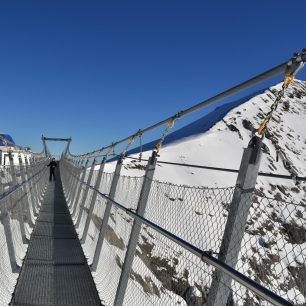Titlis Cliff Walk drží rekord jako nejvýše položený visutý most v Evropě.