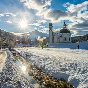 Krajina tyrolských hor je v zimě nádherná