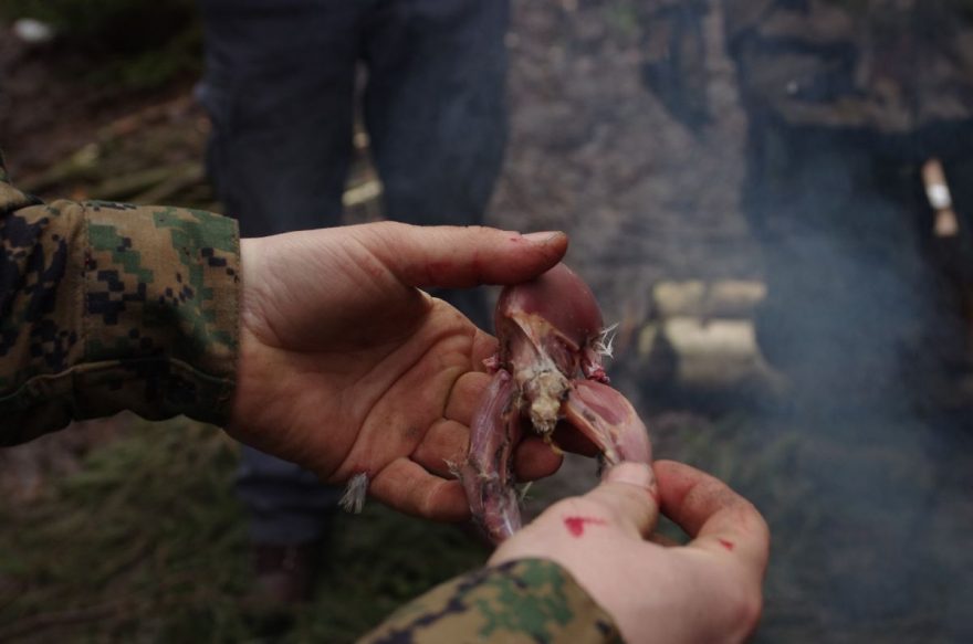 Příprava žáby ke konzumaci, foto: www.outdoorsurvival.cz
