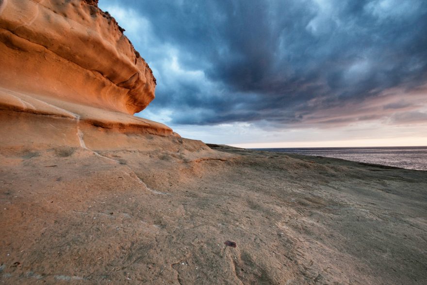 Zvětralý pískovec naleznete podél celého pobřeží Malty