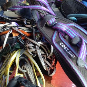 Lezecké výbavy není nikdy dost