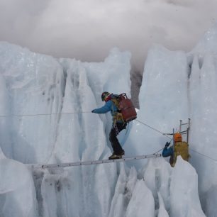 Zajišťování ledopádu Khumbu