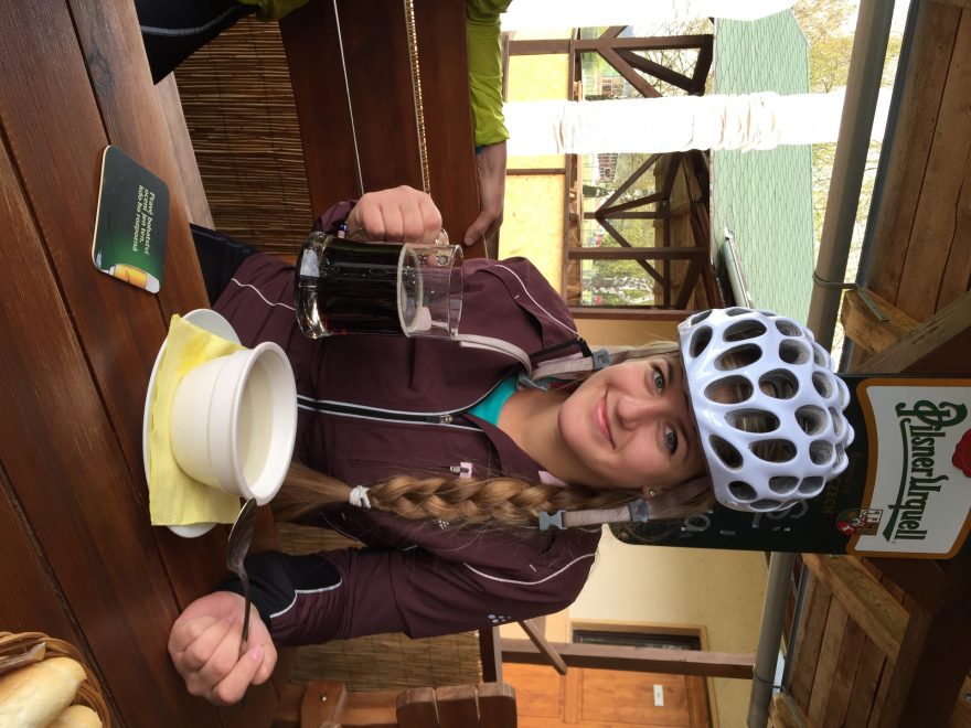 Po pořádném ježdění, pořádný oběd, Jedovnice