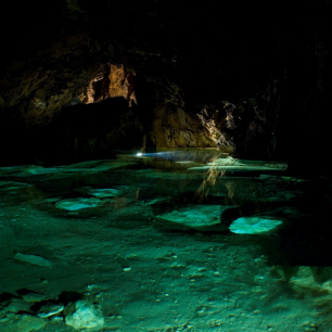 Podzemní jezírko, Bozkovské dolomitové jeskyně