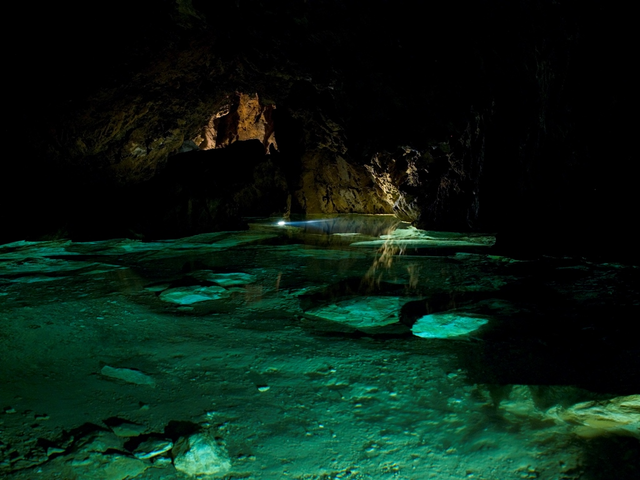 Podzemní jezírko, Bozkovské dolomitové jeskyně