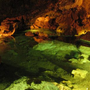 Podzemní jezírko, Bozkovské dolomitové jeskyně