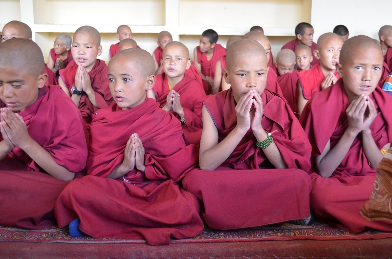 Malí mniši v buddhistických chrámech podporovaní organizací MOST ProTibet