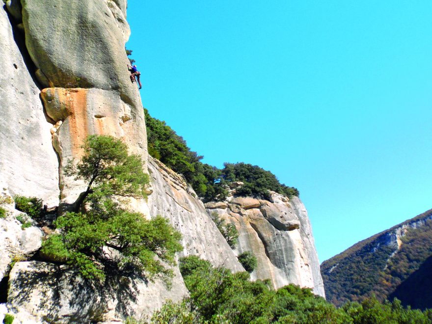 Mix vápence a pískovce – Buoux , Francie