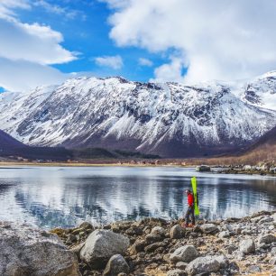 Jedinečnost extrémního skialpu v norské jarní krajině