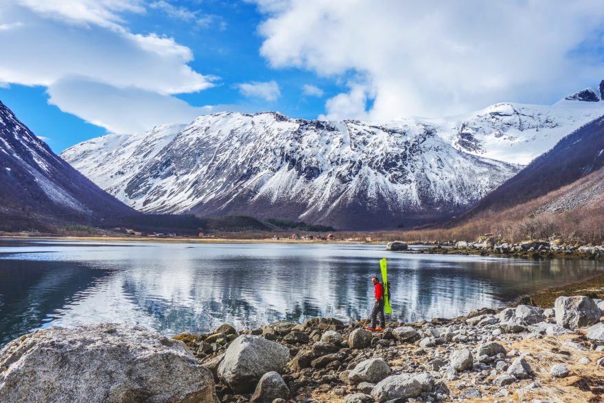 Jedinečnost extrémního skialpu v norské jarní krajině